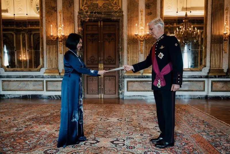 La embajadora de Vietnam en Bélgica, Nguyen Huong Tra, presenta sus cartas credenciales al rey Felipe. (Foto: Casa Real de Bélgica)