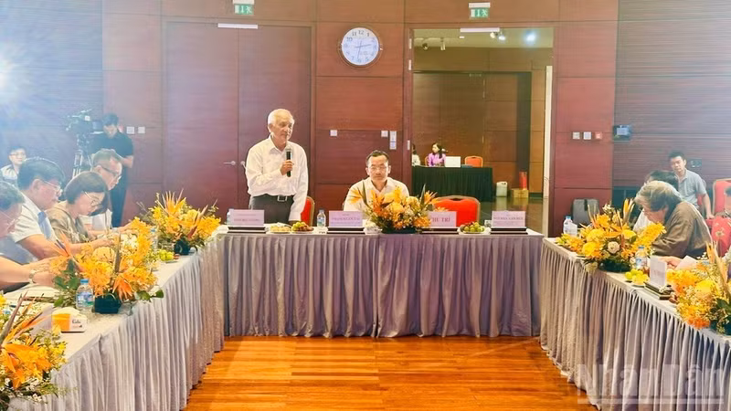 Investigadores intercambian sobre el expediente para postular al célebre erudito To Hien Thanh ante la Unesco. (Foto: HL)