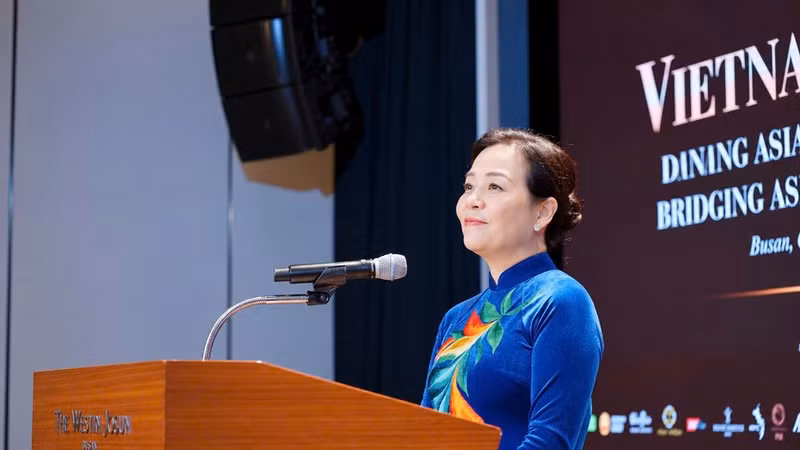 La doctora Ngo Phuong Lan pronuncia el discurso inaugural del seminario. (Foto: Embajada de Vietnam en Corea del Sur)