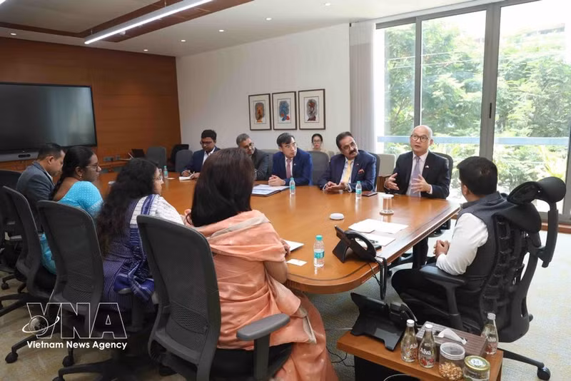 El embajador de Vietnam en la India, Trinh Minh Manh, habla sobre el potencial y las fortalezas de la cooperación entre Vietnam y el estado indio de Gujarat. (Foto: VNA)