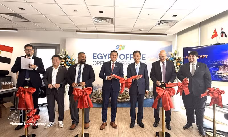 El grupo vietnamita FPT inaugura su oficina en Egipto. (Foto: VNA)