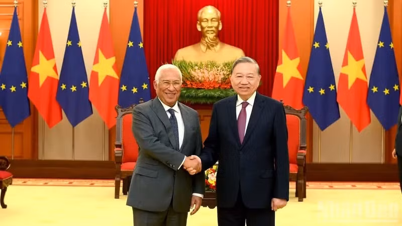 El secretario general del PCV y presidente de Vietnam, To Lam, recibe al presidente del Consejo Europeo, António Costa, el 29 de enero de 2026 en Hanói. (Foto: Dang Khoa)