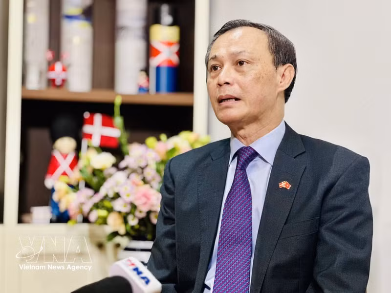 Exembajador vietnamita en Dinamarca, Luong Thanh Nghi, durante la entrevista con la VNA (Foto: VNA)