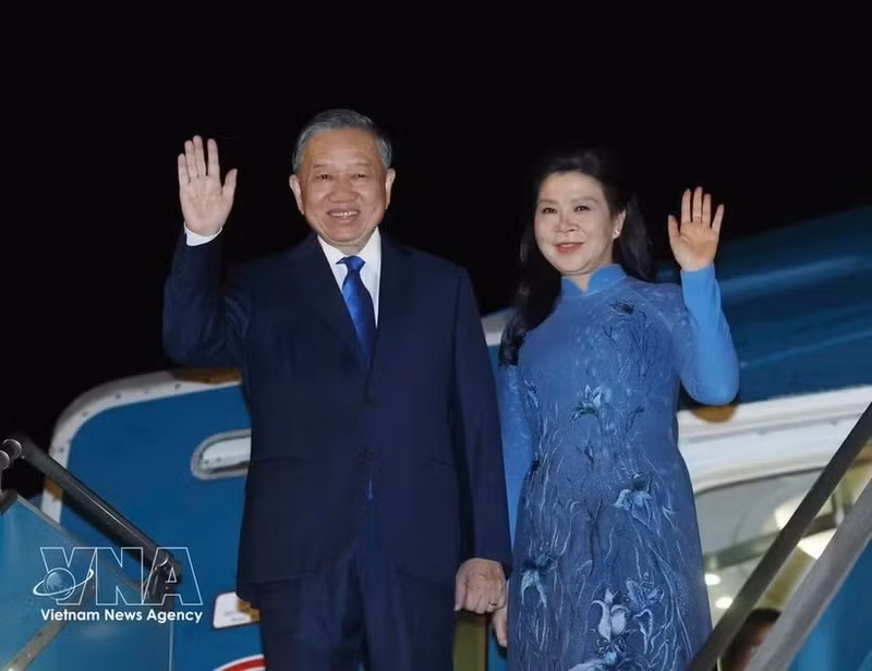 El secretario general del Partido Comunista y presidente de Vietnam, To Lam, y su esposa, Ngo Phuong Ly (Foto: VNA)