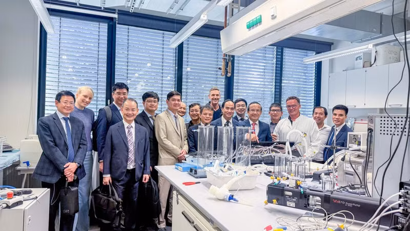 Una delegación del Hospital Militar Central 108 visita el Laboratorio del Centro de Investigación de Tecnología Biomédica y Trasplantes, Hannover. (Foto: Hospital Militar Central 108)
