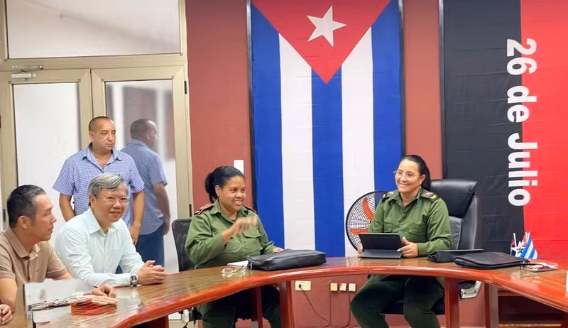 Vista de la reunión. (Foto: Embajada de Vietnam en Cuba)