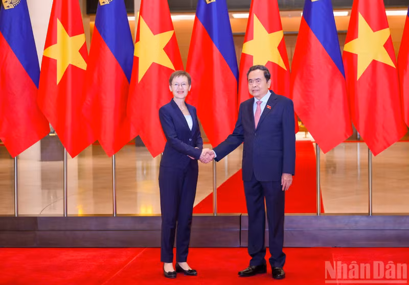 El presidente de la Asamblea Nacional de Vietnam, Tran Thanh Man, se reúne con la primera ministra de Liechtenstein, Brigitte Haas. (Foto: Nhan Dan)