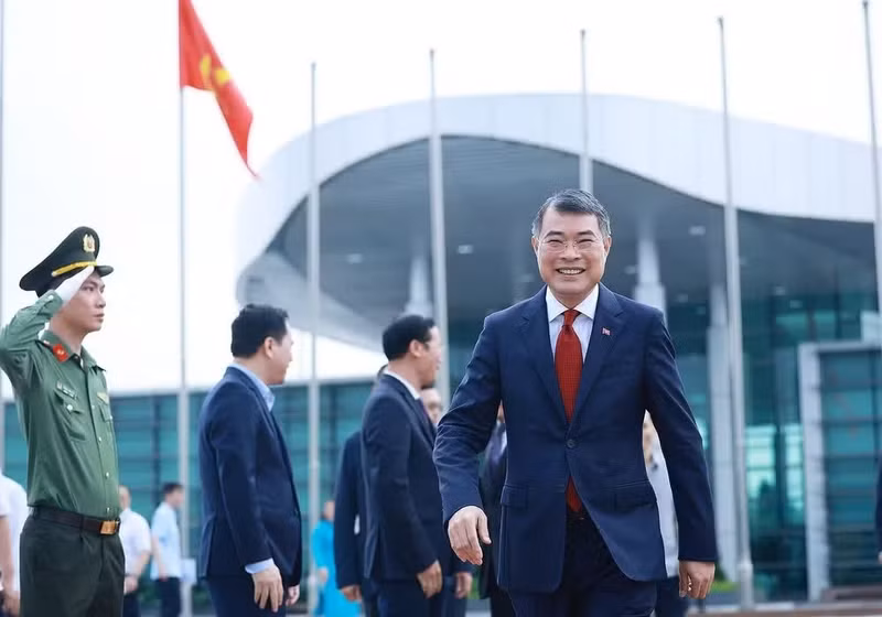 El primer ministro vietnamita, Le Minh Hung, viaja a Filipinas para asistir a la 48ª Cumbre de la Asean. (Foto: VNA)
