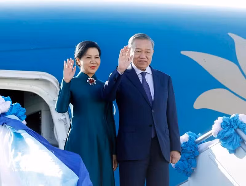 El secretario general del Partido Comunista y presidente de Vietnam, To Lam, y su esposa llegan a Bangkok para continuar su visita oficial a Tailandia. (Foto: VNA)