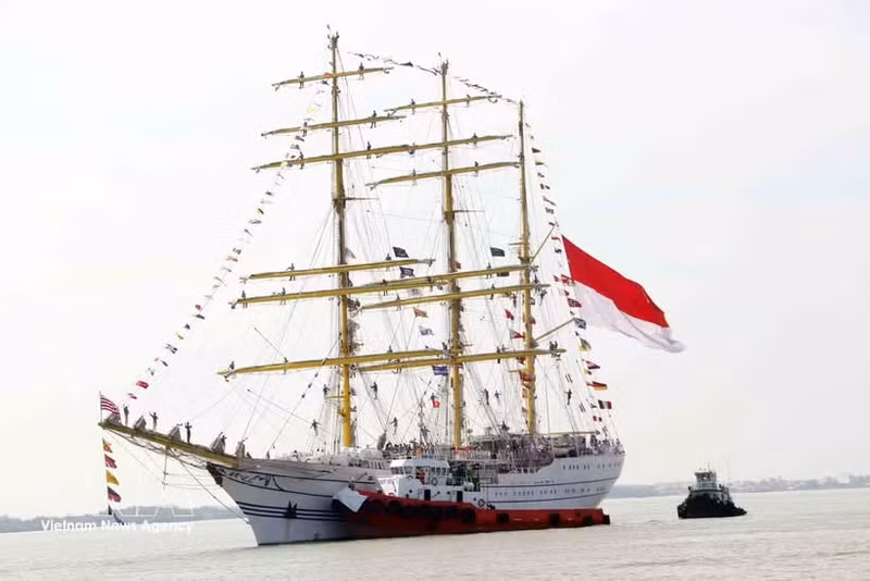 El buque escuela de vela KRI Bima Suci de la Armada de Indonesia. (Foto: VNA)