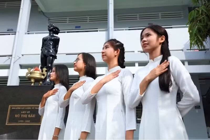 Alumnas de la escuela secundaria Vo Thi Sau.