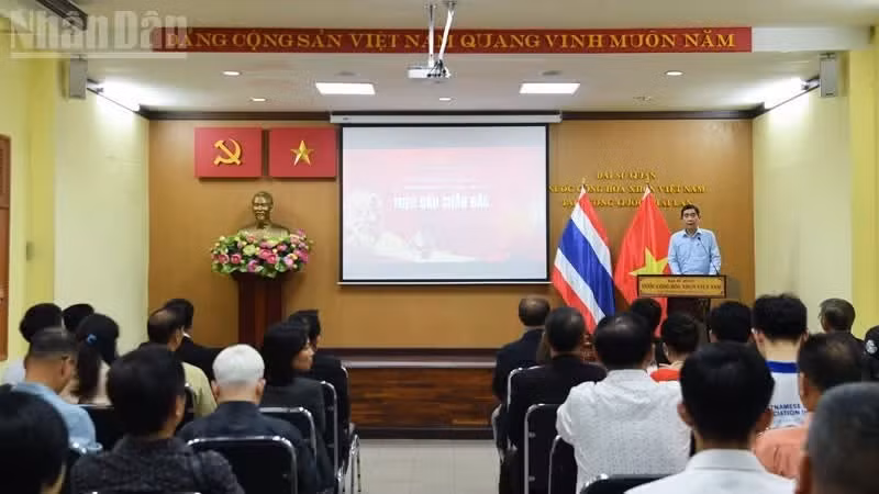 La embajada de Vietnam en Tailandia celebra diversas actividades con motivo del 136º aniversario del natalicio del Presidente Ho Chi Minh. (Foto: Minh Thang)