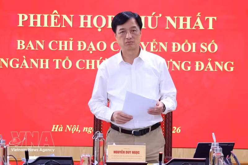 El miembro del Buró Político, secretario del Comité Central del PCV y jefe de su Comisión de Organización, Nguyen Duy Ngoc, habla en la cita (Foto: VNA)
