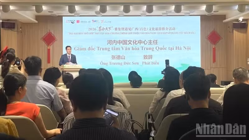 Zhang Deshan, director del Centro Cultural de China en Hanói.
