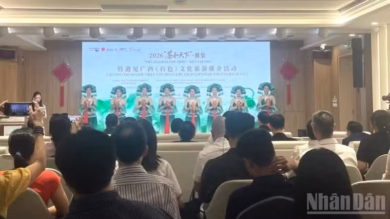 El programa presenta la cultura y el turismo de la ciudad de Baise, región autónoma Zhuang de Guangxi, China, en Hanói.