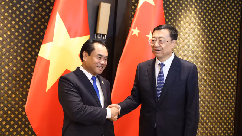El ministro de Agricultura y Medio Ambiente de Vietnam, Trinh Viet Hung, y su par chino de Agricultura y Asuntos Rurales, Zhang Zhu. (Foto: Nhan Dan)