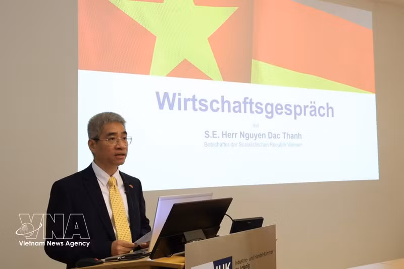 El embajador de Vietnam en Alemania, Nguyen Dac Thanh, habla en el evento (Foto: VNA)