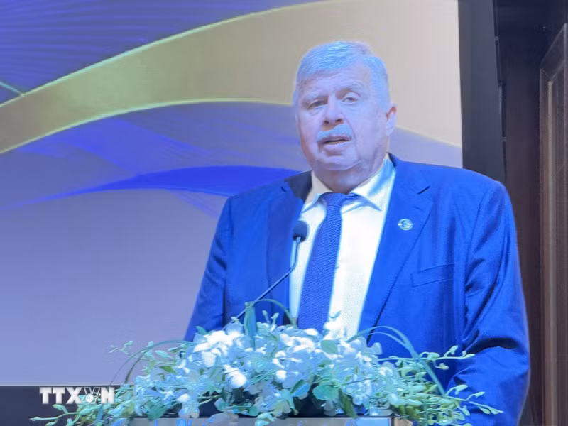Andrey Belyaninov, Secretario General del Consejo Mundial de los Pueblos y miembro del Comité de la UNESCO de Rusia, interviene en el evento. (Foto: VNA)