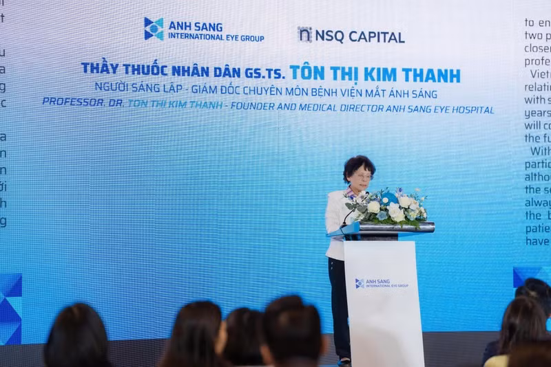 Ton Thi Kim Thanh, profesora, doctora y Médica del Pueblo, directora de Servicios Profesionales del Hospital Oftalmológico Anh Sang y presidenta de la Asociación Oftalmológica de Vietnam.