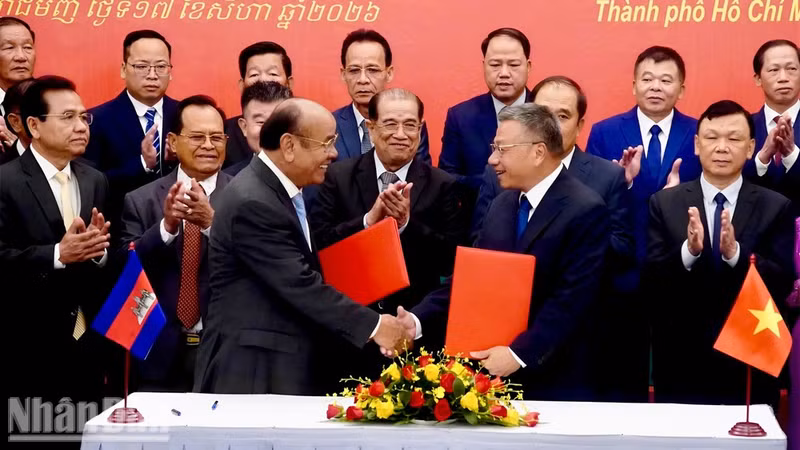 Las partes firman el memorando de entendimiento. (Foto: Le Thanh)
