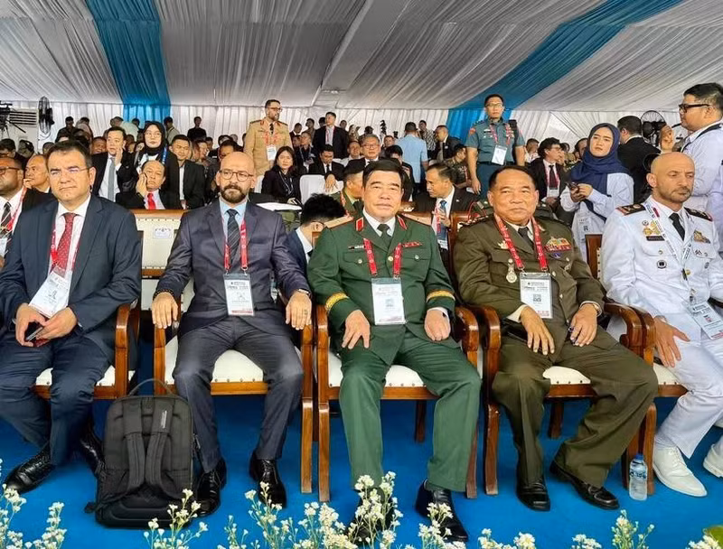 La delegación vietnamita está encabezada por el mayor general Nguyen Ba Luc, subjefe del Estado Mayor General del Ejército Popular de Vietnam (centro). (Foto: VNA)
