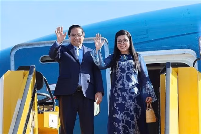 El primer ministro de Vietnam, Pham Minh Chinh, y su esposa, parte de la capital Estocolmo de Suecia rumbo a Hanói (Foto: VNA)