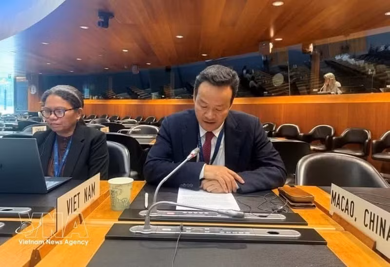 El embajador Mai Phan Dung, representante permanente de Vietnam ante las Naciones Unidas, la Organización Mundial del Comercio (OMC) y otras organizaciones internacionales en Ginebra, interviene en la octava Revisión de la Política Comercial de la OMC sobre la India. (Foto: VNA)