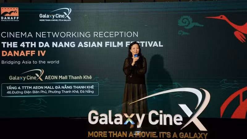 Ngo Phuong Lan, presidenta de la Asociación de Promoción Cinematográfica de Vietnam, interviene en el evento.