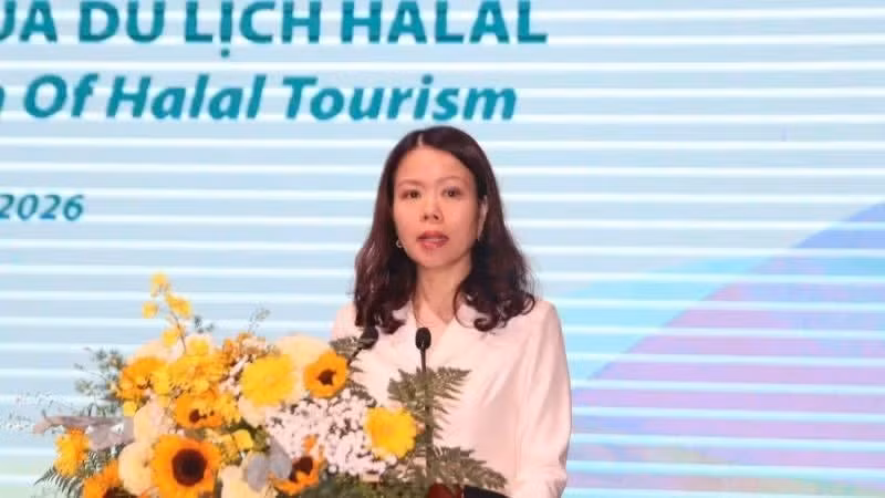 La viceministra de Relaciones Exteriores Nguyen Minh Hang interviene en la conferencia.
