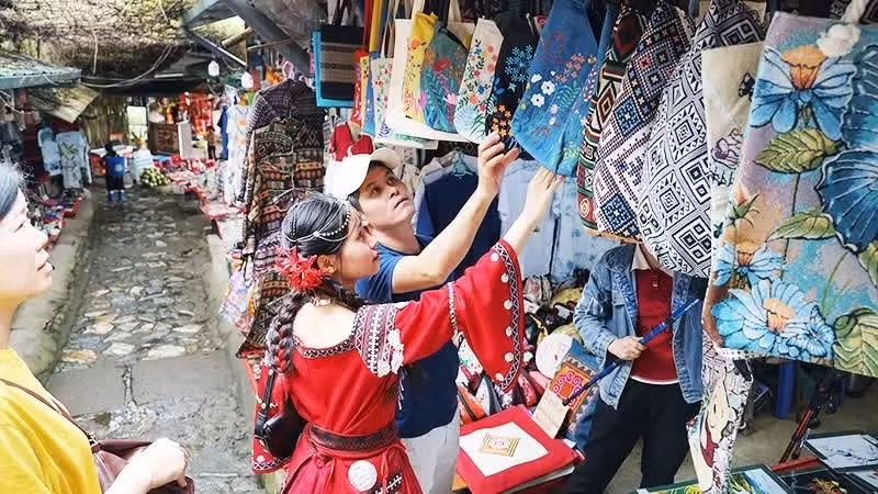 Compra de recuerdos artesanales.