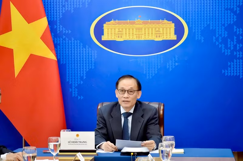 El secretario del Comité Central del Partido Comunista de Vietnam y ministro interino de Relaciones Exteriores, Le Hoai Trung (Foto: VNA)