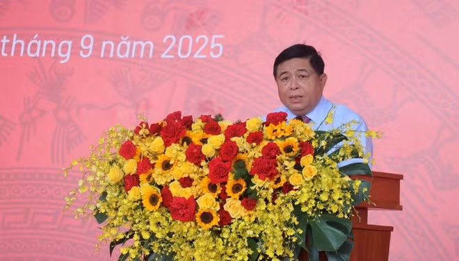 El viceprimer ministro de Vietnam, Nguyen Chi Dung, presidie la ceremonia de inicio de 10 proyectos clave de infraestructura para la Cumbre del APEC. (Foto: VNA)