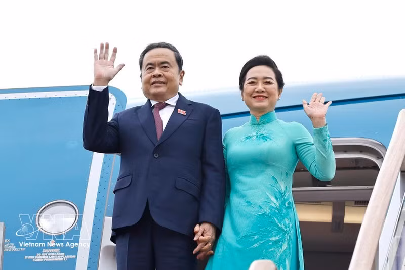 El presidente de la Asamblea Nacional de Vietnam, Tran Thanh Man, y su esposa. (Foto: VNA)