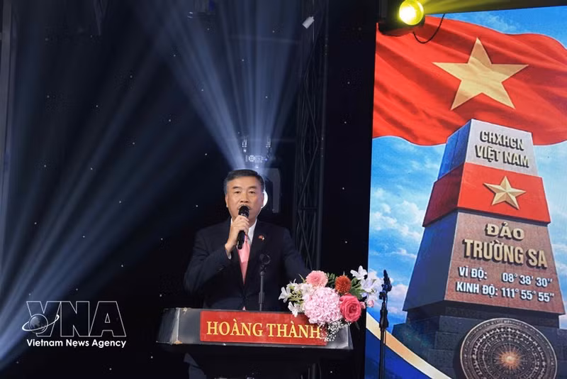 El embajador de Vietnam en la República Checa, Duong Hoai Nam, habla en el evento. (Foto: VNA)