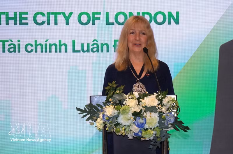 Susan Langley, alcaldesa del distrito financiero de Londres, interviene en la conferencia. (Foto: VNA)