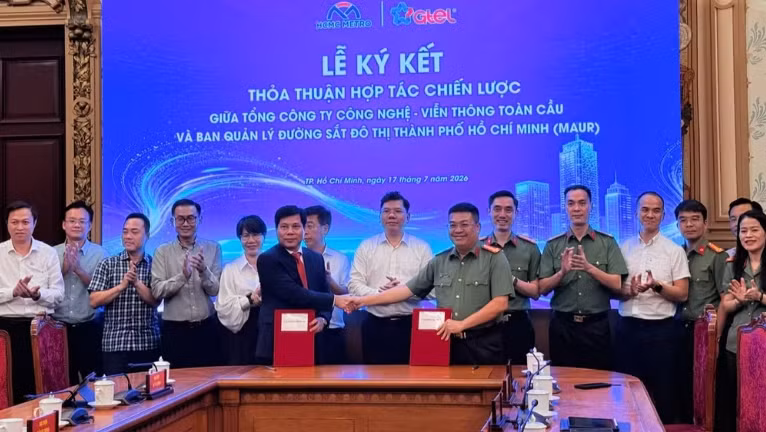 La Autoridad de Gestión de Ferrocarriles Urbanos de Ciudad Ho Chi Minh (MAUR) y la Corporación Global de Tecnología y Telecomunicaciones (GTEL) firman un memorando de entendimiento sobre la cooperación en investigación para la integración de sistemas y la recepción de transferencia tecnológica en la red de ferrocarriles urbanos. (Foto: VNA)