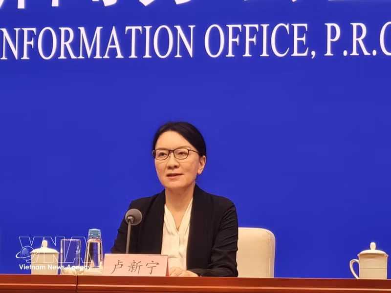 Lu Xinning, vicepresidenta de la Región Autónoma Zhuang de Guangxi, declara que Guangxi trabaja para establecer el Centro de Cooperación para Aplicaciones de Inteligencia Artificial China-Asean, con el objetivo de aprovechar su papel de puente de conexión entre China y la región. (Foto: VNA)