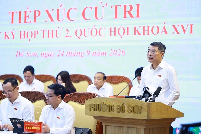 El primer ministro Le Minh Hung habla en el evento. (Foto: VNA)