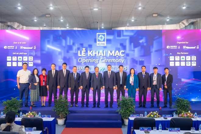 La ceremonia inaugural de la Exposición Internacional de Electrónica y Electrodomésticos Inteligentes en Vietnam.(Foto: VNA)