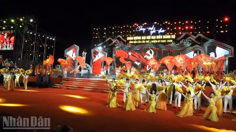 Una actuación artística en el evento.