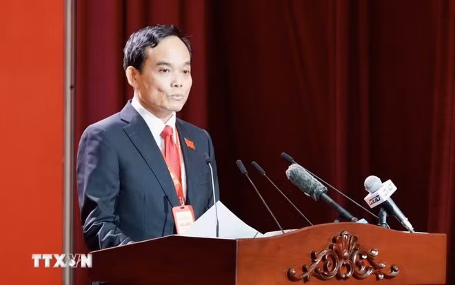 Tran Luu Quang, secretario del Comité Central del PCV y del Comité del Partido de Ciudad Ho Chi Minh, interviene en el evento. (Foto: VNA)