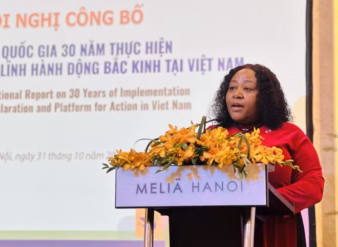 Caroline Nyamayemombe, representante de ONU Mujeres habla en la cita (Foto: VNA)