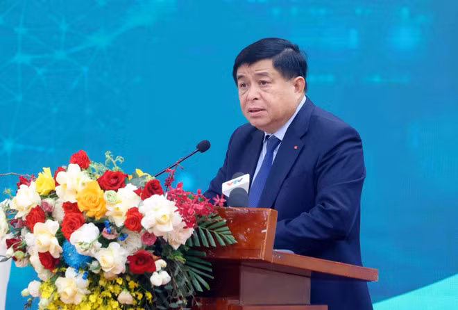 El viceprimer ministro Nguyen Chi Dung pronuncia un discurso en el Foro (Foto: VNA)