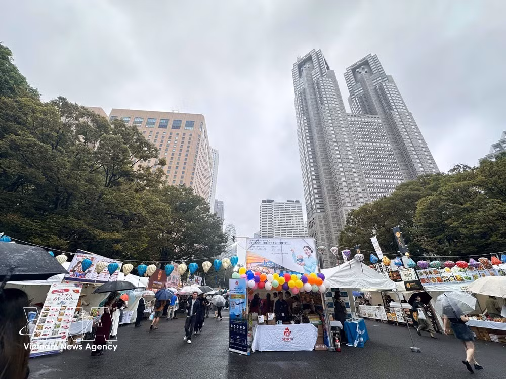El primer Festival Banh Mi (bocadillo) de Vietnam en Japón se lleva a cabo en la Plaza Fun More Time, en el Parque Central de Shinjuku, Tokio. (Fuente: VNA)