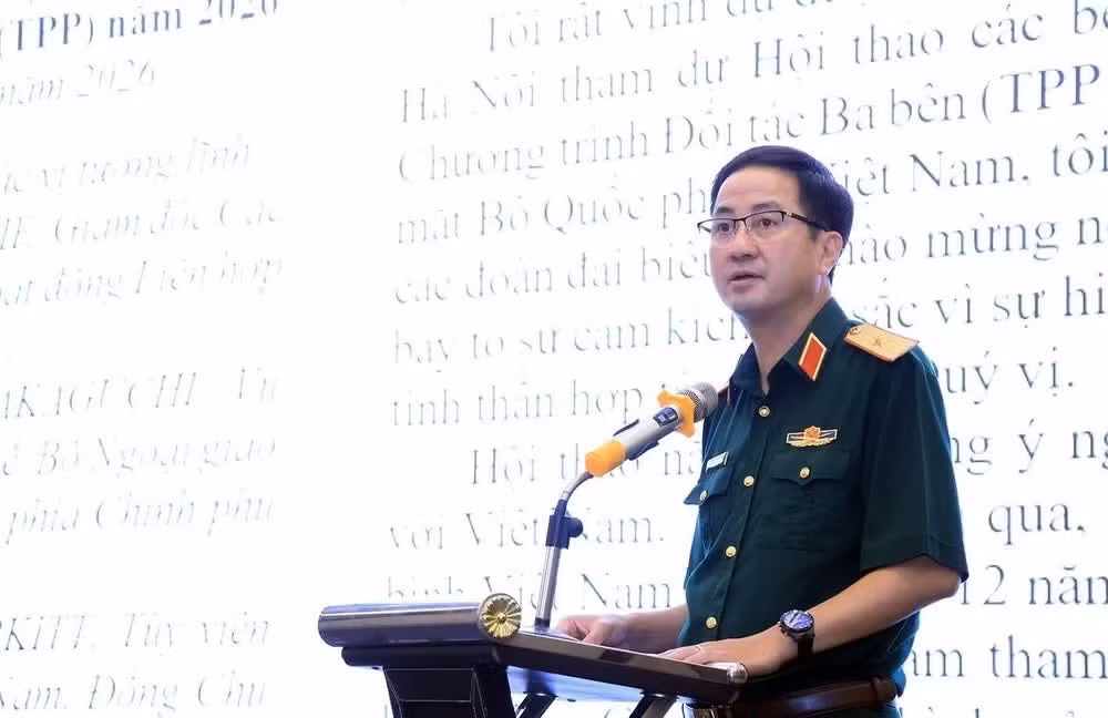 Pham Manh Thang, director del Departamento de Operaciones de Mantenimiento de la Paz del Ministerio de Defensa de Vietnam, interviene en la cita (Foto: VNA)