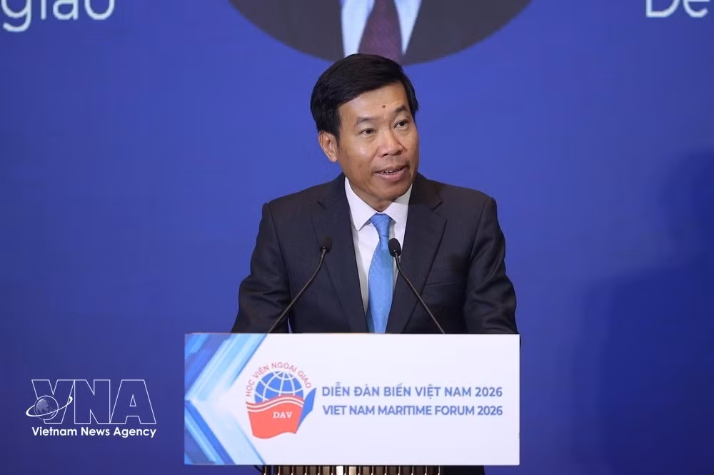 El viceministro de Relaciones Exteriores Nguyen Manh Cuong habla en la cita (Fuente: VNA)
