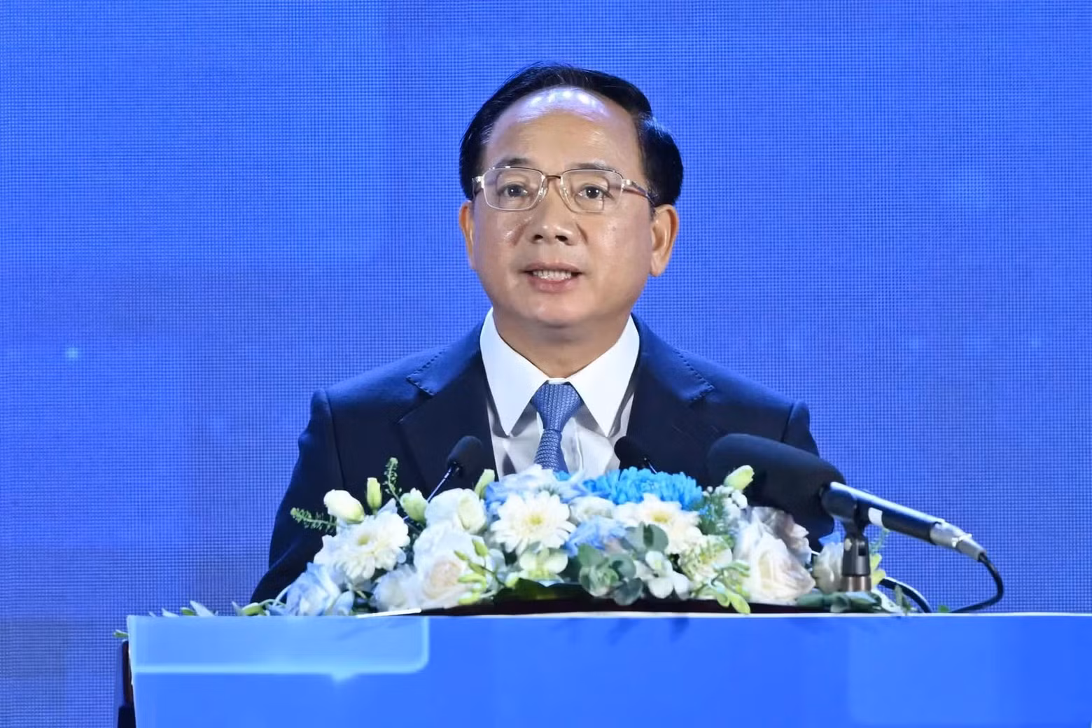 Trinh Van Quyet, miembro del Buró Político y secretario del Comité Central del Partido Comunista de Vietnam y jefe de su Comisión de Propaganda, Educación y Movilización de Masas, interviene en la cita.