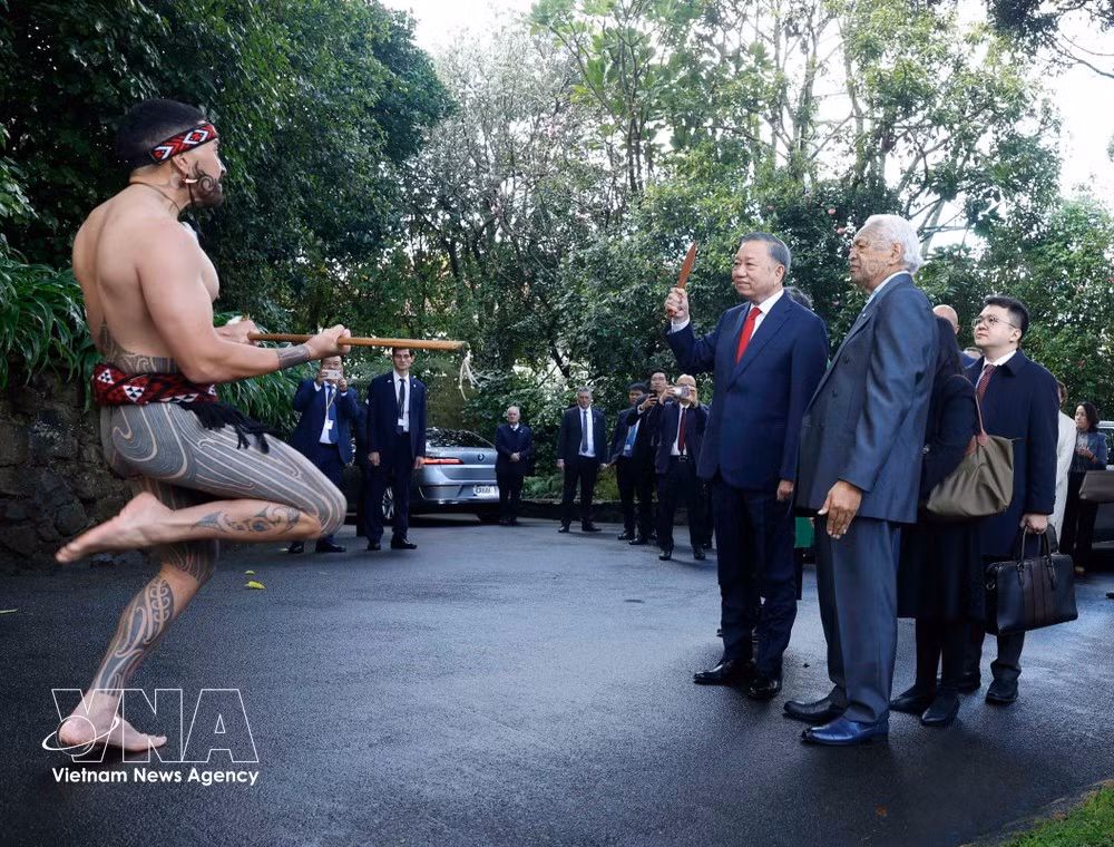 La ceremonia tradicional de bienvenida maorí para el secretario general del Comité Central del Partido Comunista de Vietnam y presidente de la Repúbica, To Lam (Foto: VNA)