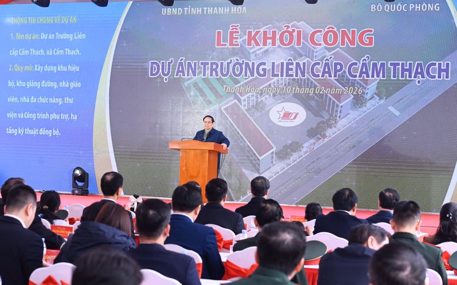 El premier Pham Minh Chinh habla en el evento.