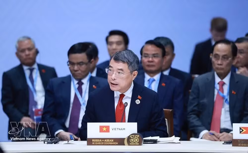 El primer ministro de Vietnam, Le Minh Hung, en la sesión plenaria de la Cumbre conmemorativa del 35º aniversario de las relaciones Asean–Rusia. (Foto: VNA)